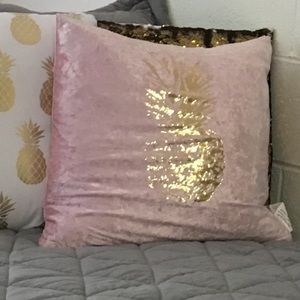 PINK VELVET WITH GOLD PINEAPPLE PILLOW